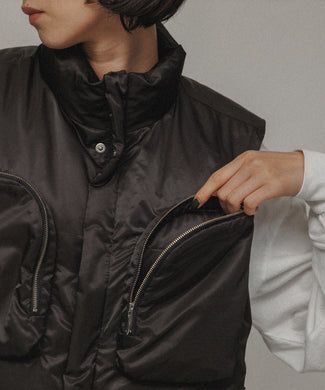 ［OUTER］WSIZE PADDED VEST UNISEX